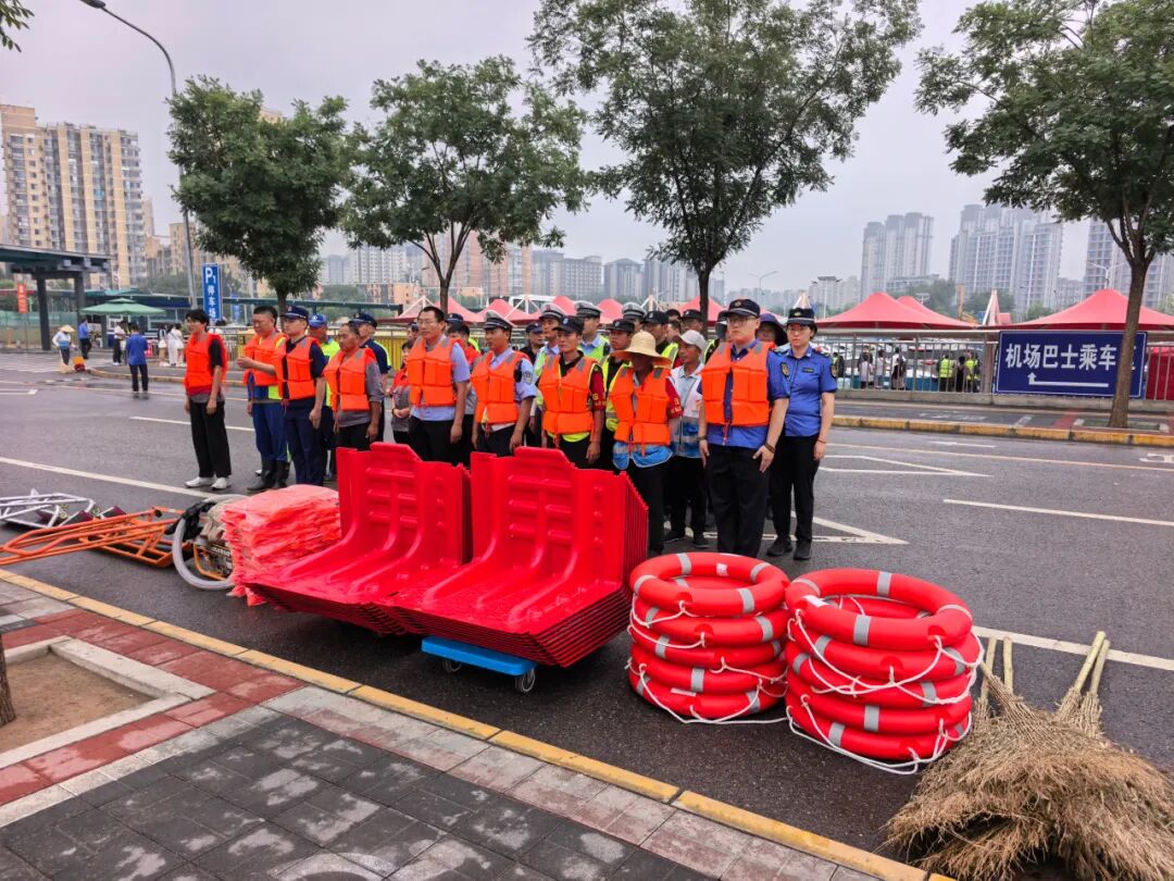 防汛进行时 北京市重点站区全力应对强降雨天气