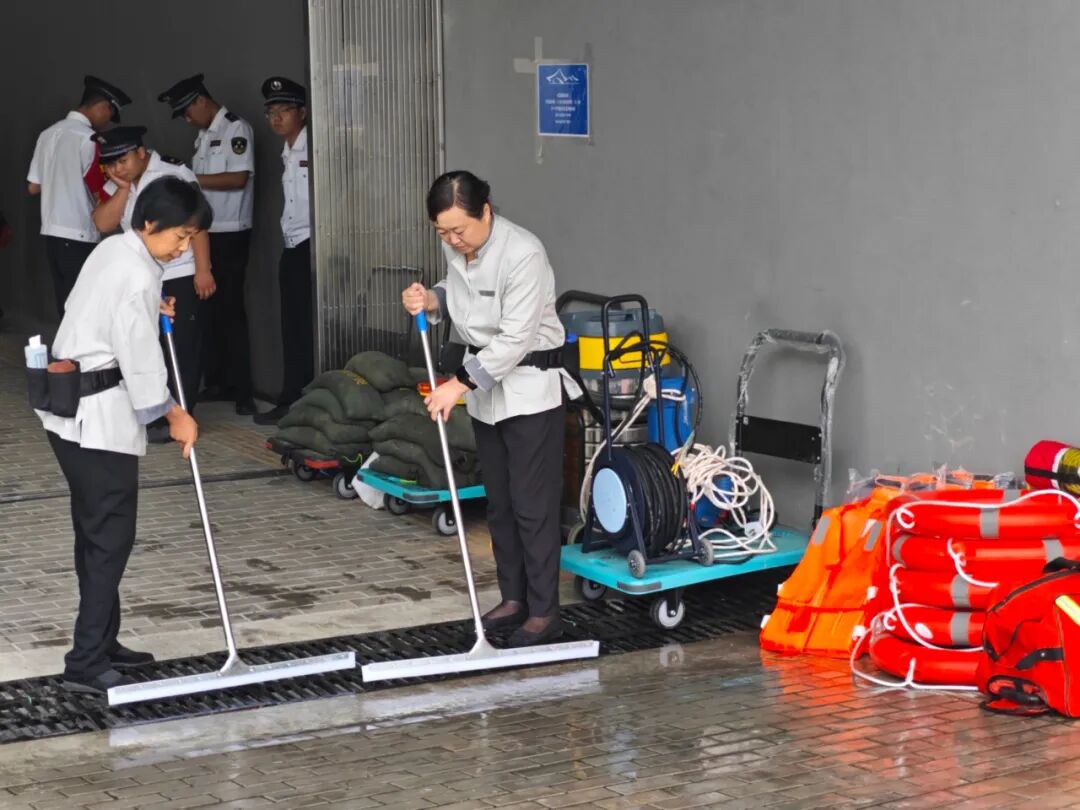 防汛进行时 北京市重点站区全力应对强降雨天气