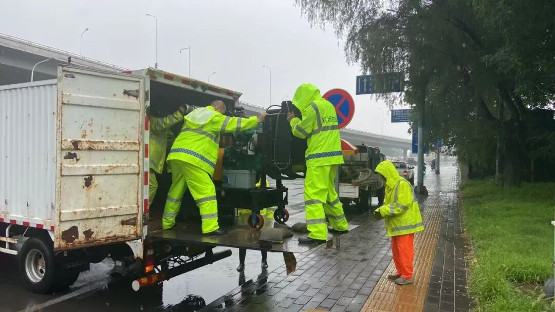 防汛进行时 北京市重点站区全力应对强降雨天气