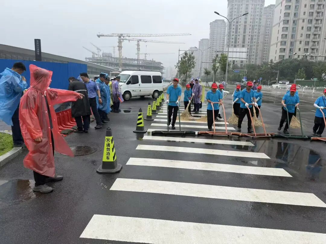 防汛进行时 北京市重点站区全力应对强降雨天气
