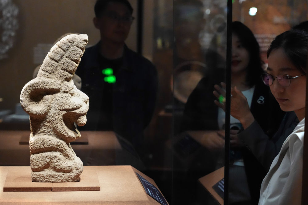 2026年5月17日,观众在首都博物馆参观“玉米·黄金·美洲豹——玛雅与安第斯古代文明”大展。